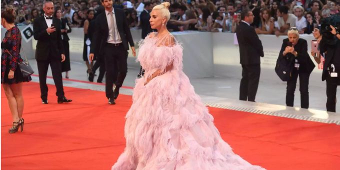 Lady Gaga geht bei der Weltpremiere des Filmmusicals ·«A Star is Born» bei den Filmfestspielen von Venedig (IT) über den roten Teppich. Lady Gaga geht bei der Weltpremiere des Filmmusicals ·«A Star is Born» bei den Filmfestspielen von Venedig (IT) über den roten Teppich.