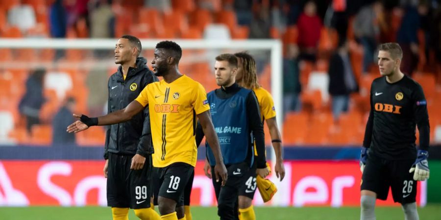 Guillaume Hoarau, Jean-Pierre Nsame, Thorsten Schick, Kevin Mbabu und Keeper David Von Ballmoos verlassen das Feld in Valencia nach der 1:3-Niederlage.