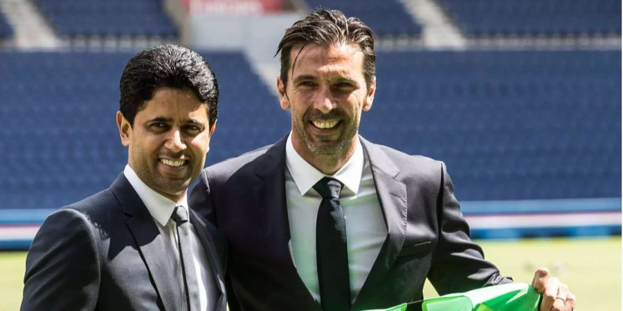 Nasser Al-Khelaifi (links) bei der Vorstellung von Gianluigi Buffon.