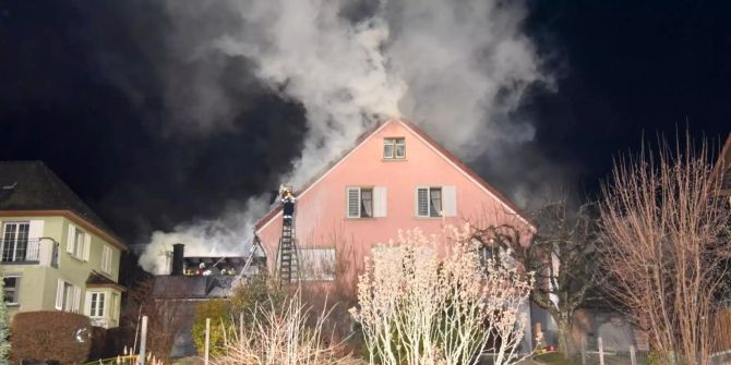 Haus in Beringen SH brennt.