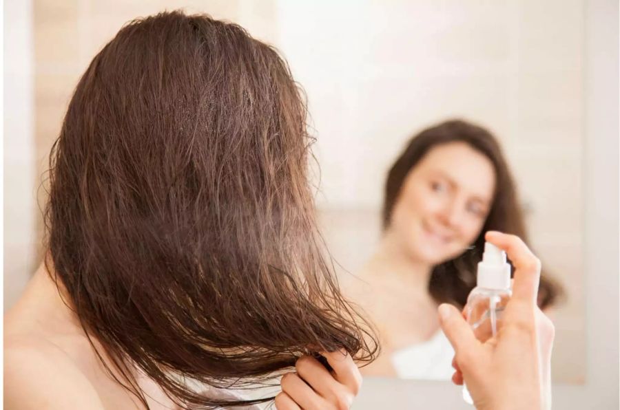 Auch Haare reagieren auf Duftstoffe. Mit einem Sandelholzduft könnte man sogar Haarausfall bekämpfen. Bild: Shutterstock