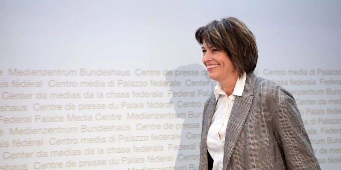 Doris Leuthard an der Pressekonferenz zur Zersiedelungsinitiative. Die ehemalige Bundesrätin findet, der Schweiz sei mit einer starren Regelung nicht gedient. Doris Leuthard an der heutigen Pressekonferenz zur Zersiedelungsinitiative.