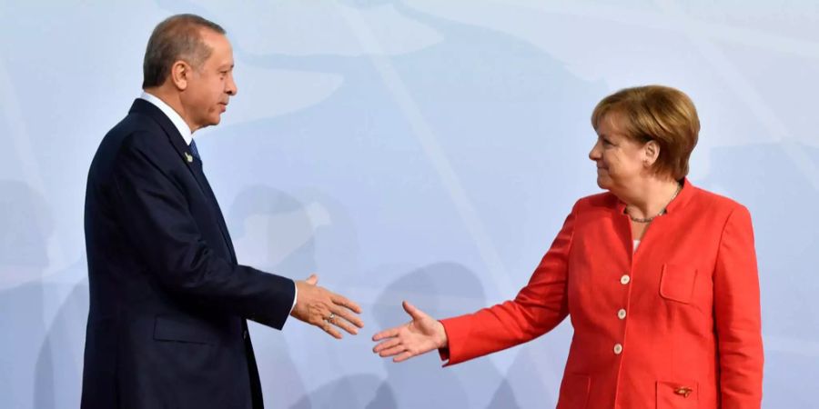 Bundeskanztlerin Angela Merkel begrüsst den türkischen Präsidenten Recep Tayyip Erdogan am G20-Gipfel.