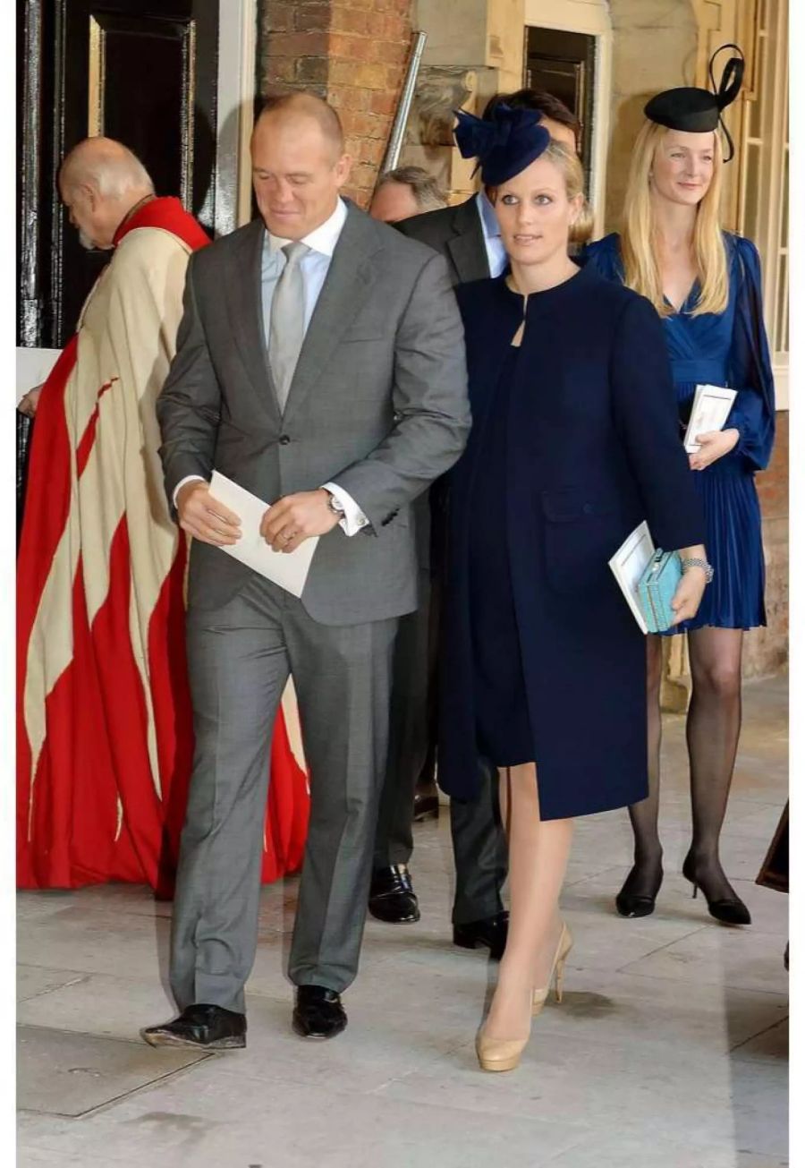 Die hochschwangere Zara Tindall und ihr Mann Mike an der Taufe von Prinz George im Oktober 2013.