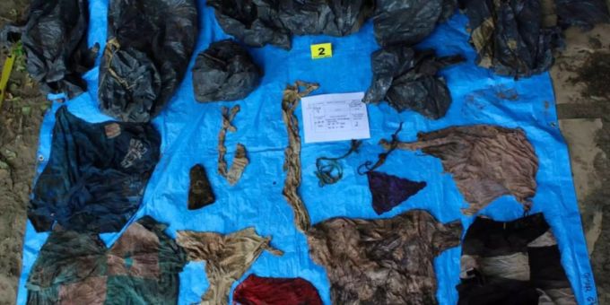 In Mexiko in den Massengräber wurden auch Pässe und Kleidungsstücke der Opfer gefunden. In Mexiko in den Massengräber wurden auch Pässe und Kleidungsstücke der Opfer gefunden.