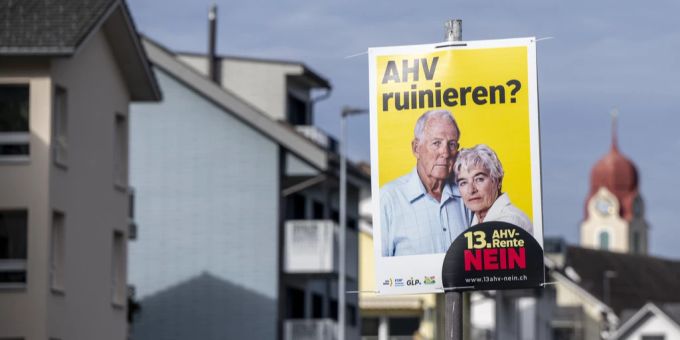 In weniger als drei Wochen wird über die 13. AHV-Rente abgestimmt. Beide Seiten machen mit Alt-Bundesräten Werbung. 13. AHV-Rente