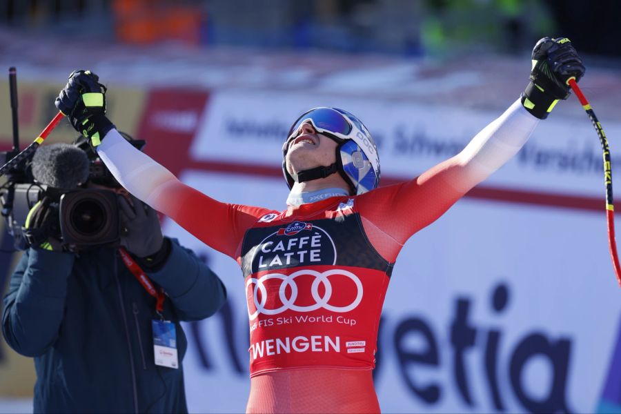 Marco Odermatt gewinnt am Lauberhorn beide Abfahrten, im Super-G wird er Zweiter.