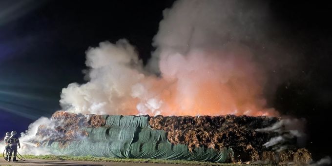 Brand in Hörhausen TG - Rund 100 Strohballen gehen in Flammen auf