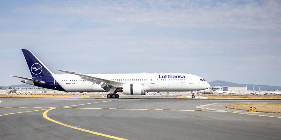 Das Flugzeug hatte auf etwa 270 km/h beschleunigt, als der Kapitän den Start abbrach. (Symbolbild)