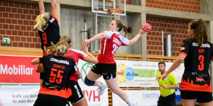 Rückraumspielerin Michelle Schmied bei ihrem Abschluss. HV Herzogenbuchsee