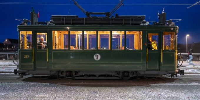Seit mehreren Jahren bereits unterstützen die BVB die Basler Fasnacht mit zwei Oldtimer-Trams, die das Fasnachts-Comité während den Cortèges unentgeltlich nutzen kann. bvb fasnacht
