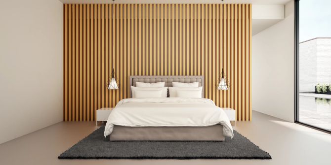 Modernes Schlafzimmer mit Holzpaneelen