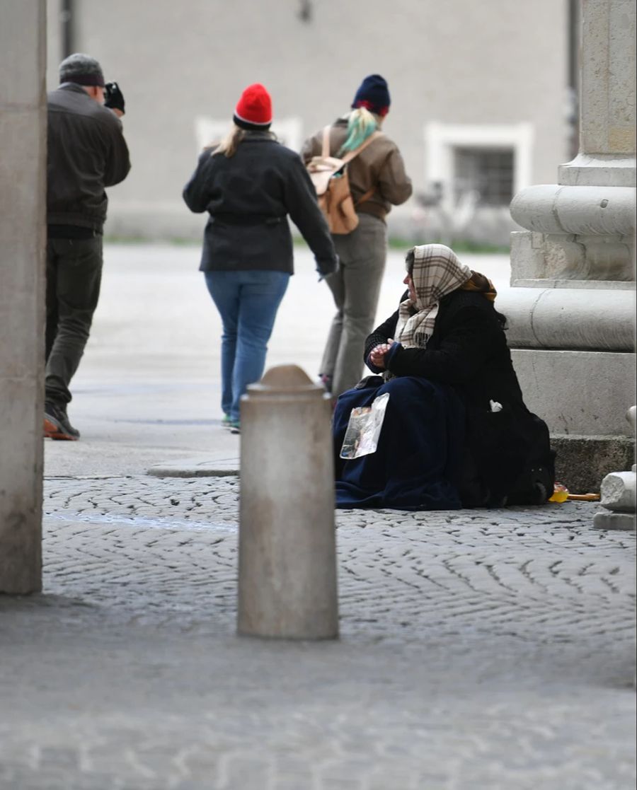 Die Fremdenpolizei betont: «Wir wissen, dass osteuropäische Bettlerinnen und Bettler in der Schweiz in patriarchalen Familienstrukturen organisiert sind.» (Symbolbild)