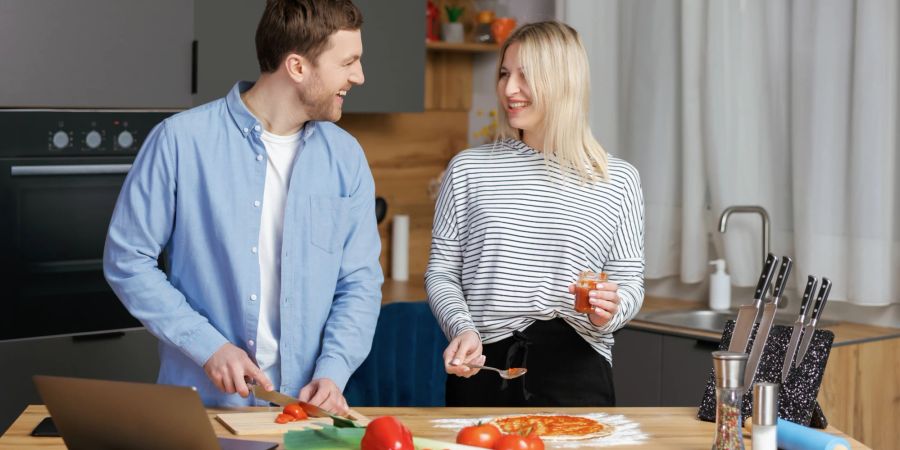 Paar kocht vegan