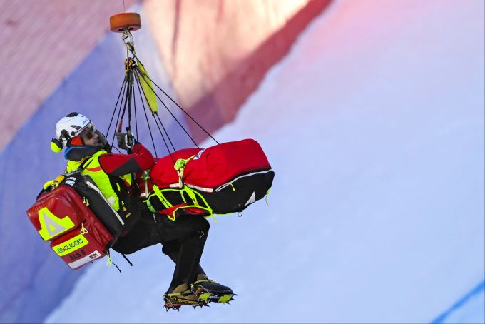 Aleksander Aamodt Kilde muss nach seinem Sturz bei der Abfahrt in Wengen mit dem Helikopter abtransportiert werden. Aleksander Kilde