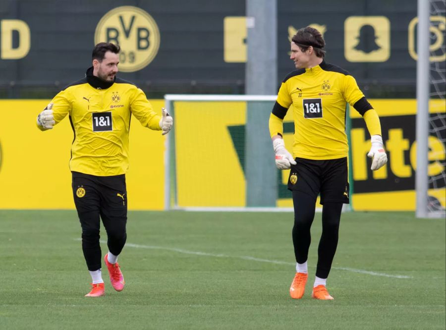 Marwin Hitz (r.) ist derzeit die Nummer zwei bei Dortmund.