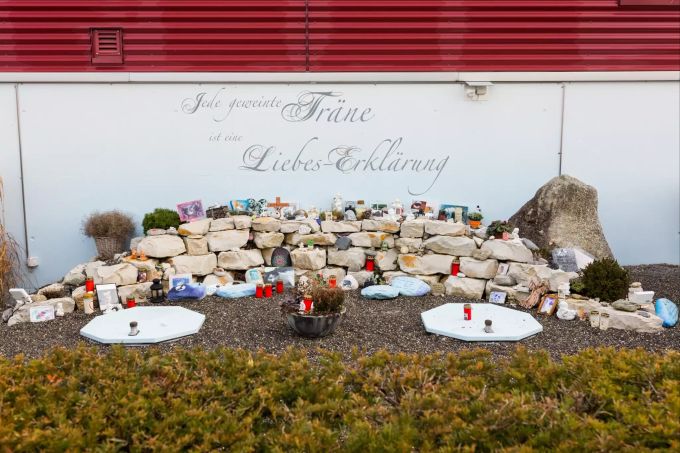 Gemeinschaftsgrab beim Tierkrematorium in Seon: Jede geweinte Träne ist eine Liebeserklärung. Gemeinschaftsgrab Tierkrematorium Seon