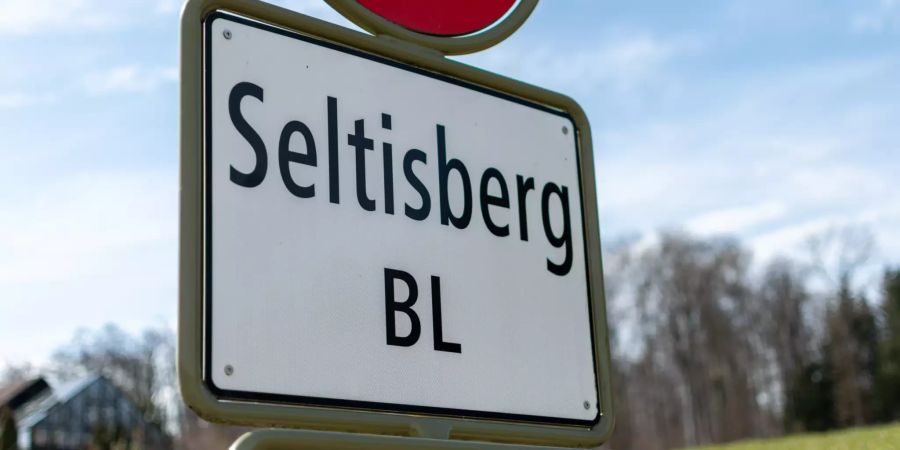 Ortsschild der Gemeinde Seltisberg.