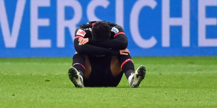 Nadiem Amiri und Bayer Leverkusen wirken nach der Niederlage gegen Bielefeld ratlos. Foto: Ina Fassbender/AFP-Pool/dpa