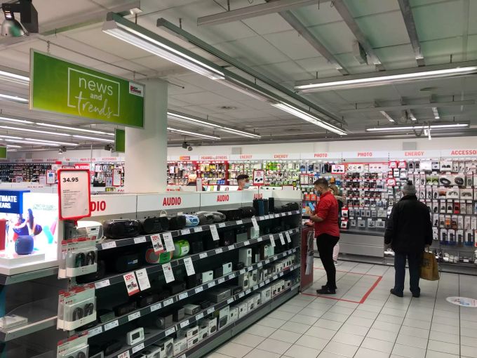 Auch Interdiscount empfängt wieder Kunden. Interdiscount