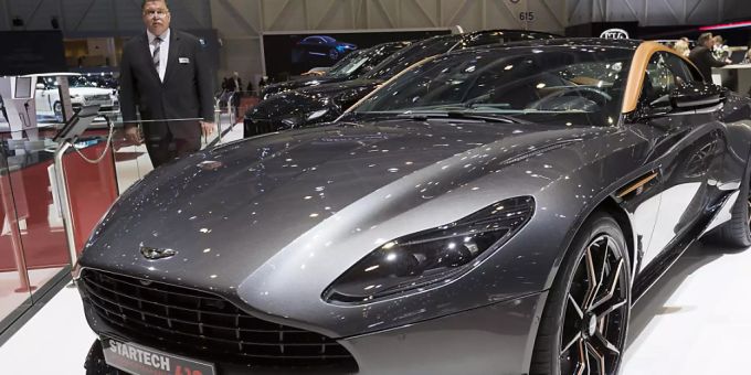 Der britische Sportwagenhersteller Aston Martin, der dank zahlreichen James-Bond-Filmen an Bekanntheit gewann, hat 2020 einen hohen Verlust eingefahren. Neue Modelle sollen die Marke wieder auf Kurs bringen.(Archivbild) Aston Martin