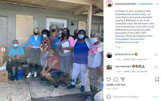 Ivanka Trump verteilt Essen an Arme. paula