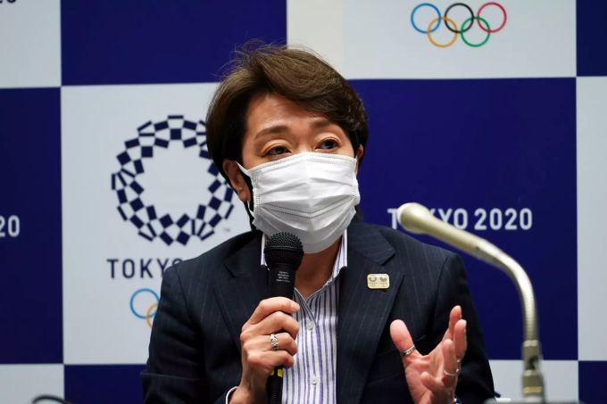 Seiko Hashimoto, Präsidentin des Organisationskomitees der Olympischen und Paralympischen Spiele Tokio 2020, spricht während einer Pressekonferenz. Foto: Eugene Hoshiko Olympische Spiele Tokio 2020