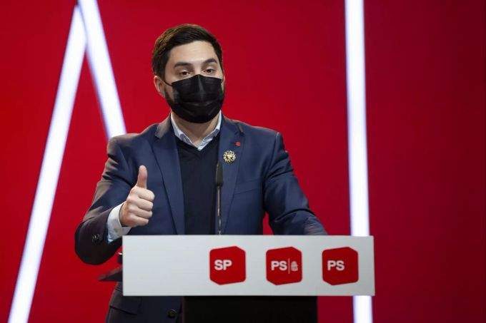 SP-Co-Parteipräsident Cédric Wermuth spricht während der Delegiertenversammlung der SP. Cédric Wermuth