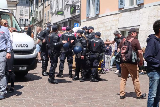 An der gestrigen Demonstration in Solothurn waren viele Polizisten unterwegs. Demo Solothurn