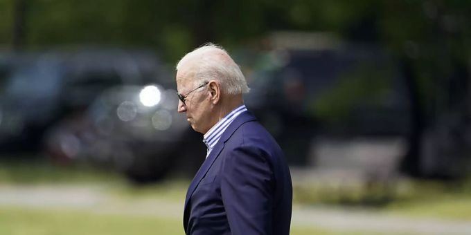US-Präsident Joe Biden auf dem Rasen vor dem Weissen Haus. Foto: Alex Brandon/AP/dpa biden