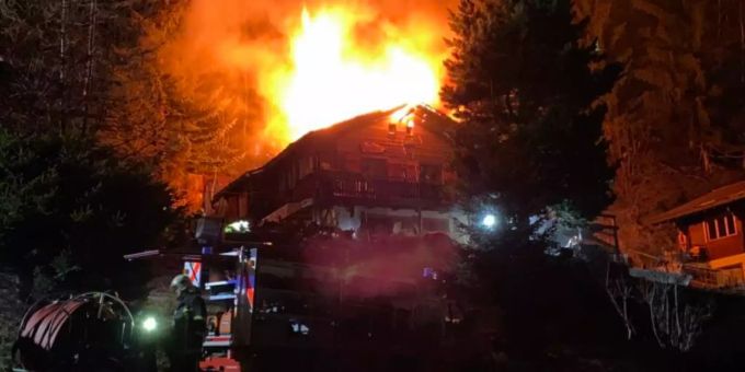 In einem Chalet in St. Jean brach ein Feuer aus.