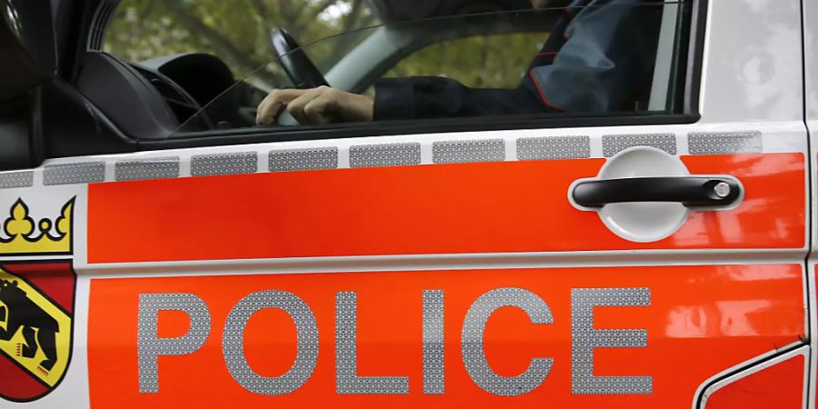 Ein 19-Jähriger war in Tramelan BE mit seinem Auto viel zu schnell unterwegs. (Symbolbild)