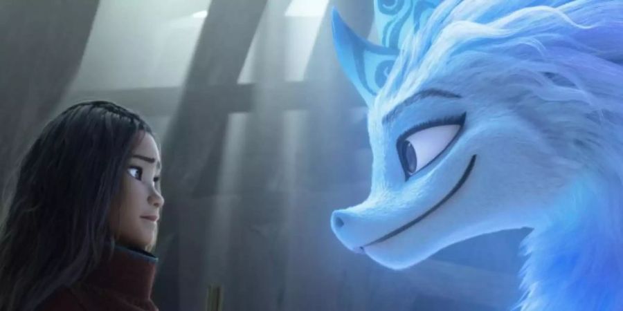Raya sucht Hilfe bei der magisch-mythischen Drachendame Sisu. Foto: Disney+/dpa