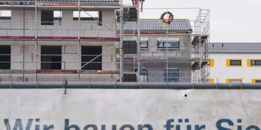 In Gross- und Universitätsstädten deckt der Neubau nicht den Bedarf am Wohnungsmarkt. Foto: Julian Stratenschulte