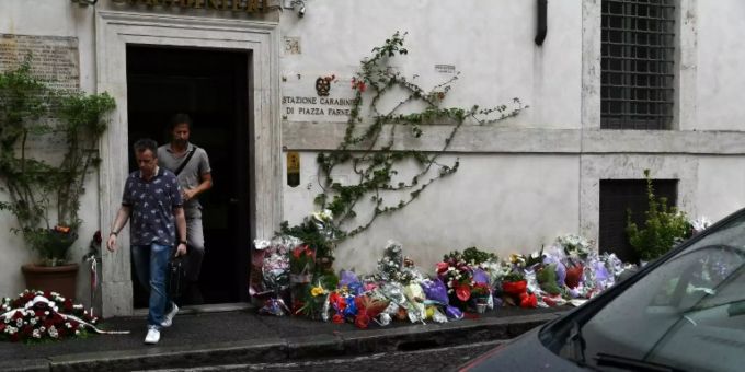 Blumen zum Gedenken an 35-jähriges Opfer Blumen zum Gedenken an 35-jähriges Opfer