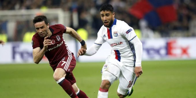 Nabil Fekir (r.) im Dress von Olympique Lyon. Olympique Lyon