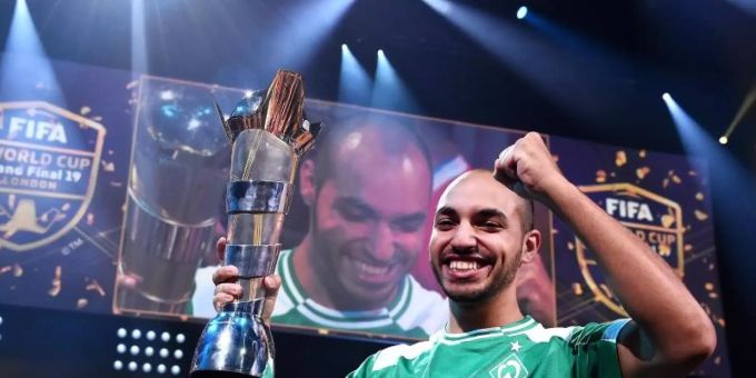 Der Werderaner MoAuba ist Weltmeister in FIFA 19. Foto: Getty Images/FIFA Der Werderaner MoAuba ist Weltmeister in FIFA 19. Foto: Getty Images/FIFA