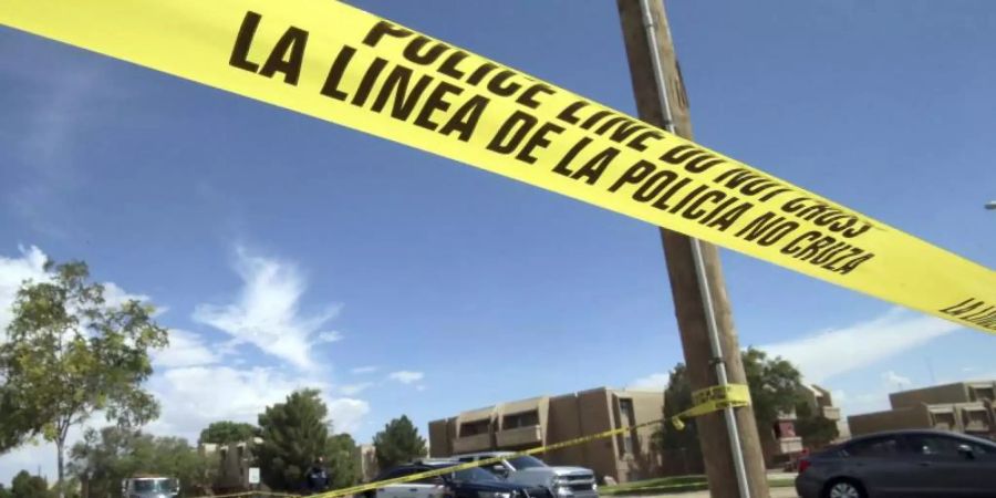 Anfang August: Ein Absperrband der Polizei vor dem Ort des Massakers im texanischen El Paso. Foto: Rudy Gutierrez/FR46996 AP