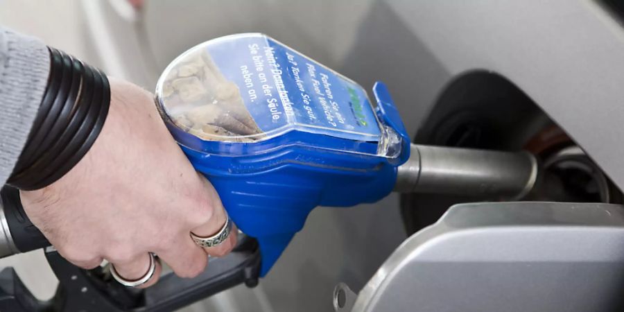 Die höheren Benzinpreise waren ein Treiber für die Teuerung im Mai. (Symbolbild)