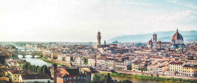 Von Bern aus kann man in 5,5 Stunden mit dem Zug in Florenz sein. Florenz