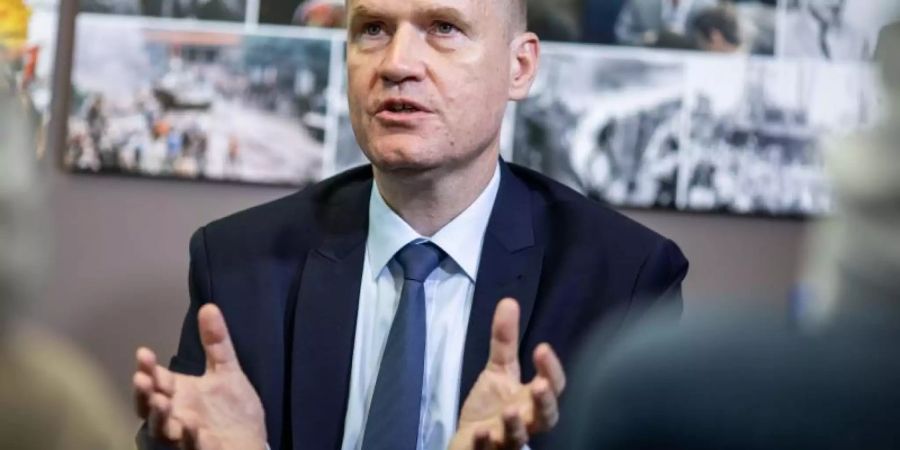 Beobachter rätseln, wieso sich Fraktionschef Ralph Brinkhaus so früh auf Annegret Kramp-Karrenbauer als nächste Unions-Kanzlerkandidatin festlegt. Foto: Michael Kappeler