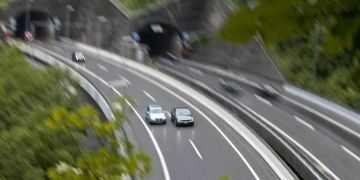 Verkehrsunfall vor dem Gotthardstrassentunnel wegen Überholmanöver.