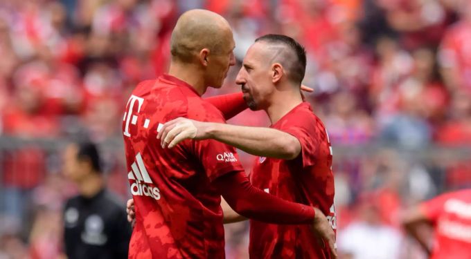 Schmerzlich vermisst: Bayern München steht im ersten Jahr nach «Robbery» vor allem auf den Aussenpositionen nicht gut da. Bayern München Robben Ribery