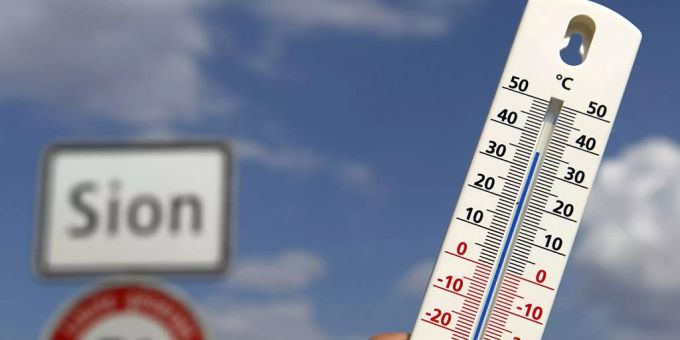 Heisser Tag in Sitten: Das Thermometer zeigt über 30 Grad. (Symbolbild) heisser tag