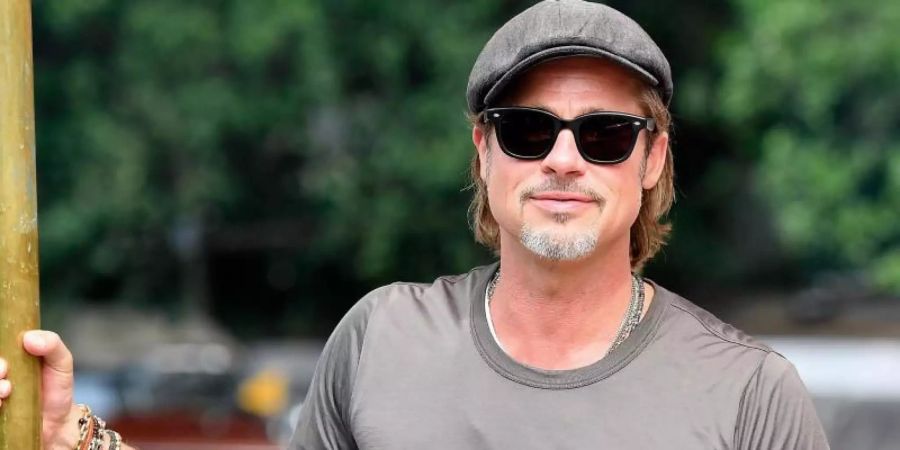 Typisch Brad Pitt: mit Sonnenbrille und Kappe. Foto: Ettore Ferrari/ANSA/AP