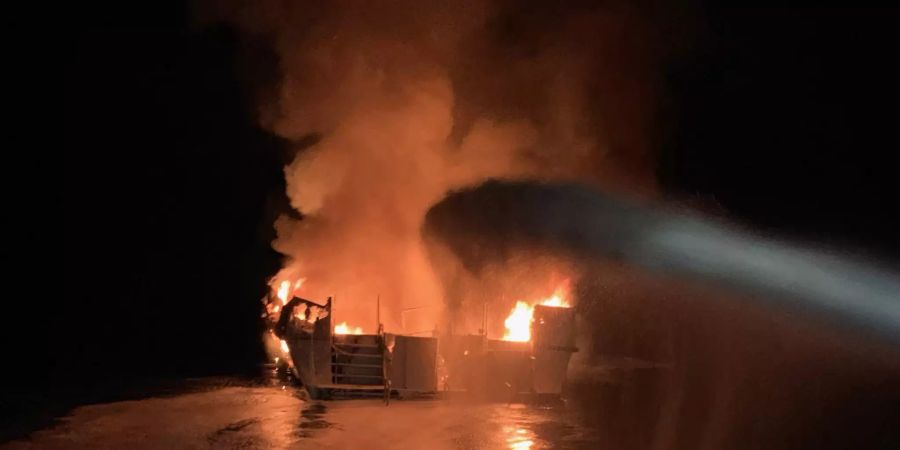 Vor der kalifornischen Küste ist heute Morgen ein Tauchboot in Brand geraten.