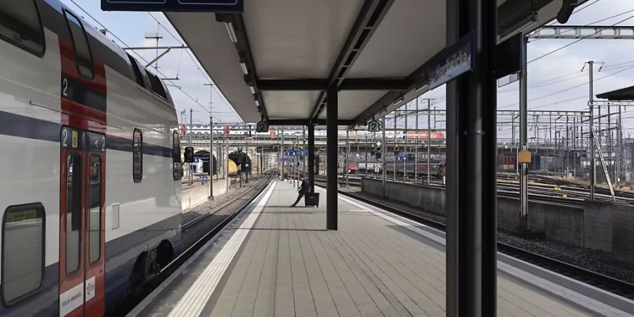 Mit dem Urteil des Bundesverwaltungsgerichts ist der Halbstundentakt der S3 zwischen Zürich Hardbrücke und Bülach in der Hauptverkehrszeit gesichert. (Archivbild)