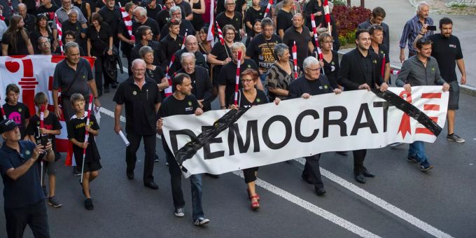 Separatisten demonstrieren in Moutier. Separatisten
