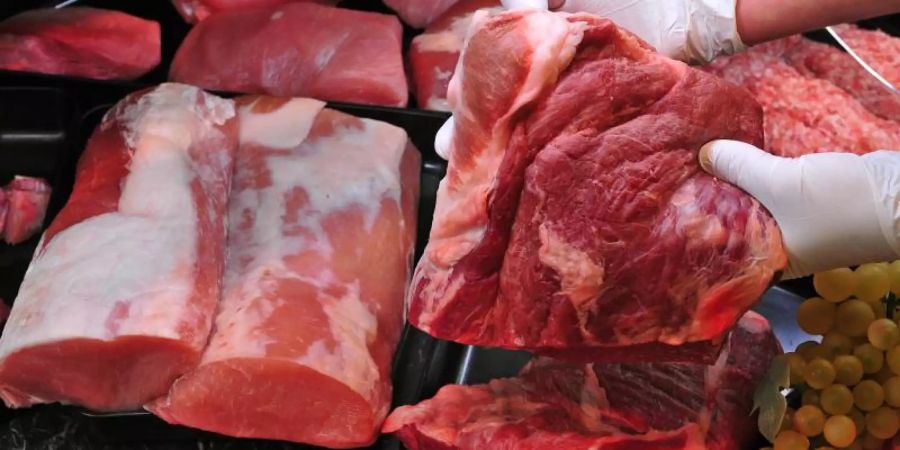 Verschiedene Agrarpolitiker sprechen sich dafür aus, die Mehrwertsteuerreduktion für Fleisch aufzuheben. Foto: Hendrik Schmidt