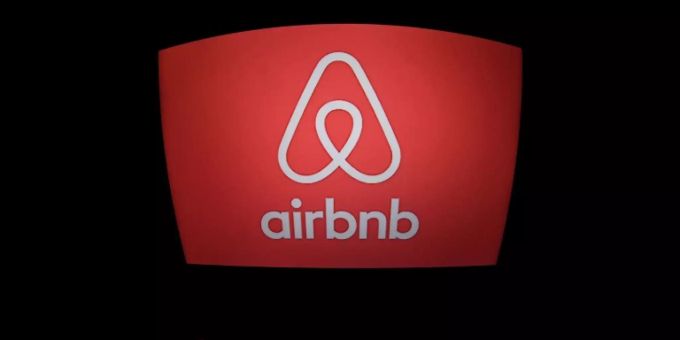 Das Logo von der Buchungsplattform Airbnb airbnb halloween party